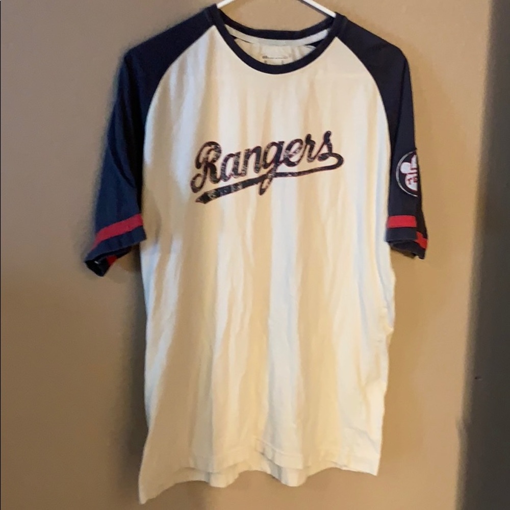 Men’s Texas Rangers shirt size Large